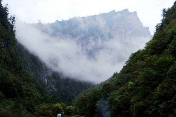 虎牙大峡谷旅游